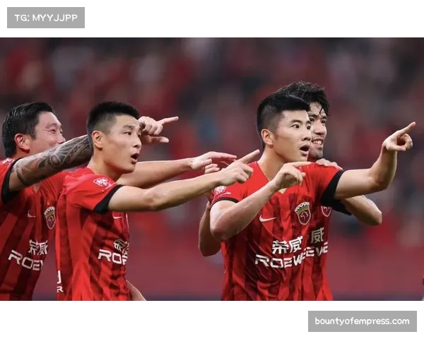 克莱伯助攻奥斯卡破门 玉昆锋线搭档默契度逐渐提升